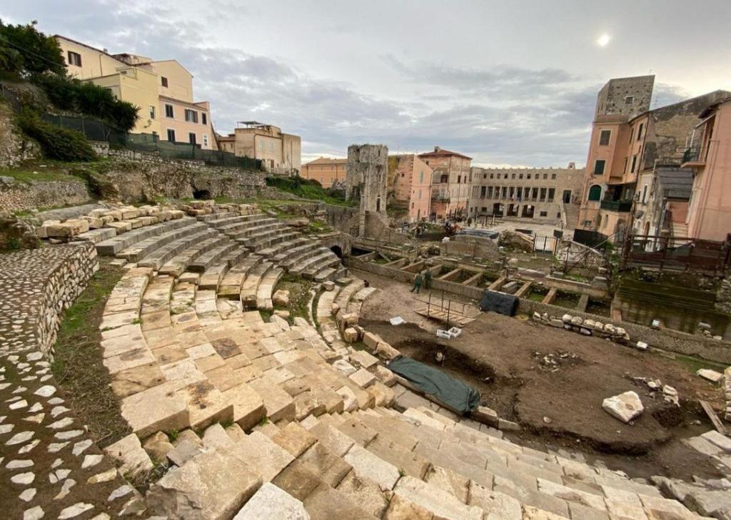 טרצ'ינה Luxury Suite - Teatro Romano - Duomo - Centro Storico Wi-Fi מראה חיצוני תמונה