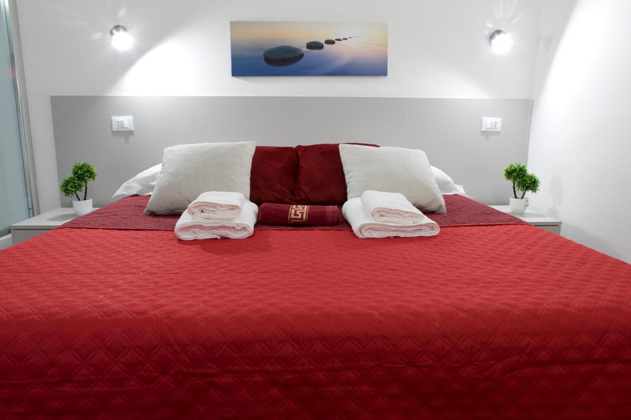 טרצ'ינה Luxury Suite - Teatro Romano - Duomo - Centro Storico Wi-Fi מראה חיצוני תמונה